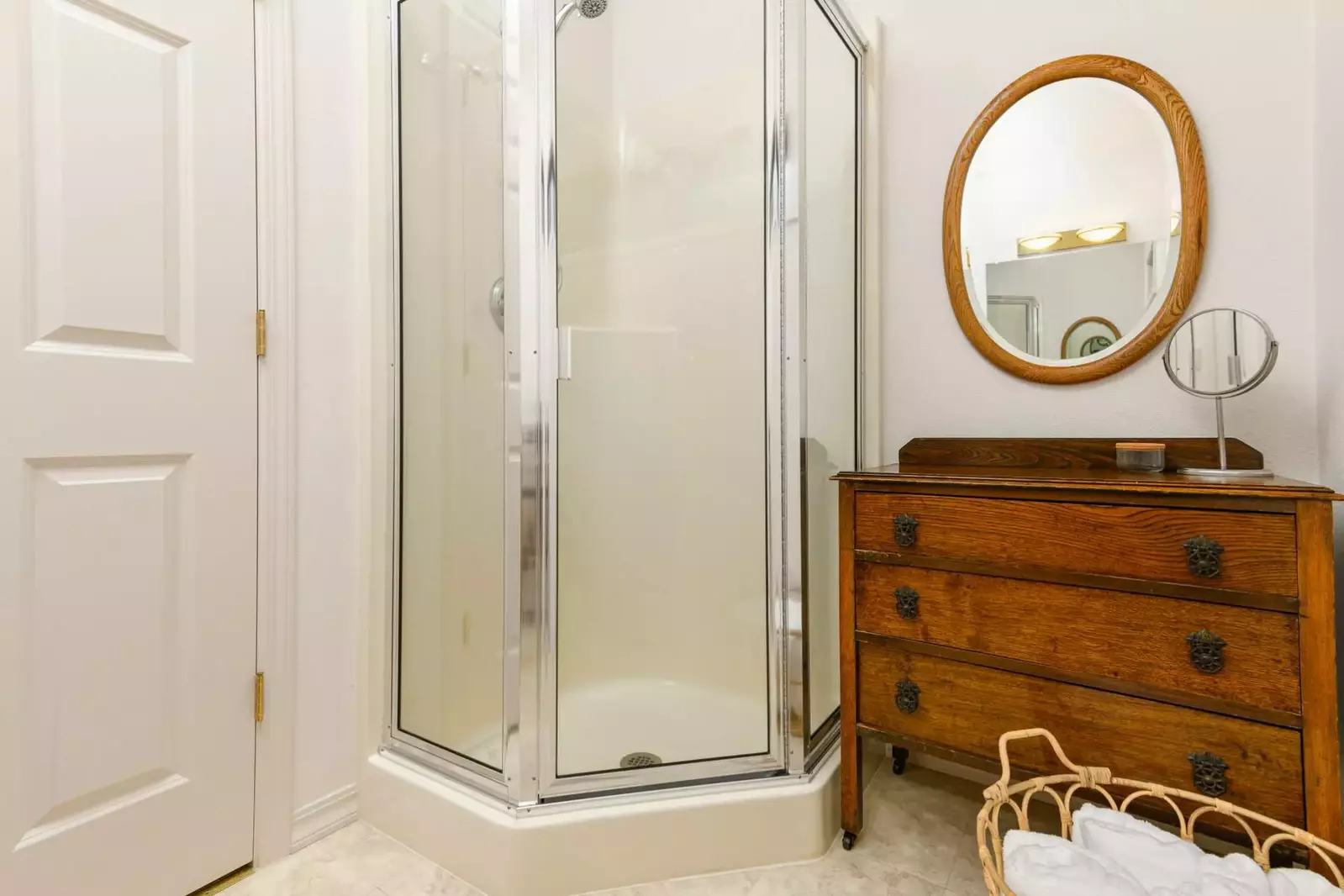 The shower is up to date and has excellent water pressure.