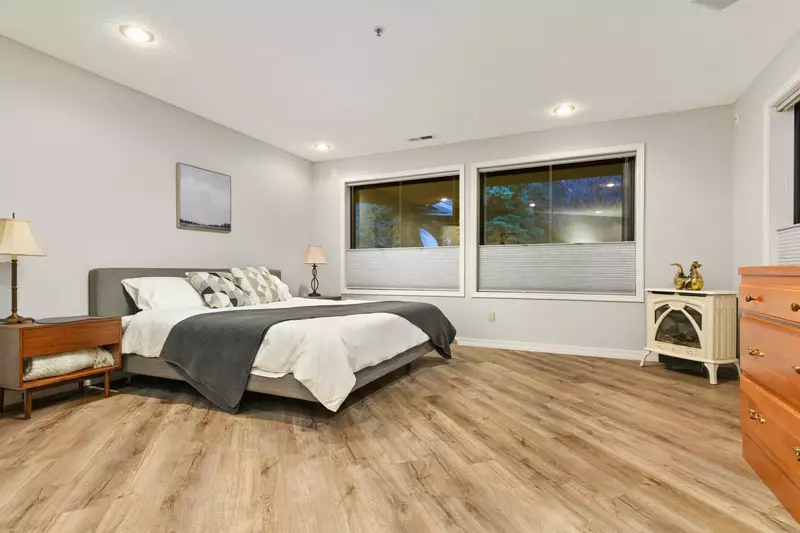 "The house is wonderful! with expansive views of Mt. Hood on clear days.  The house was spotlessly clean, beds were comfortable." - Selena