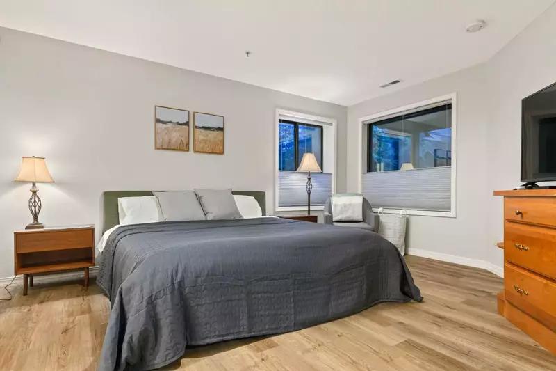 "A wonderful location and stunning property. The views were great, the beds soft, the hot tub relaxing." - Nick