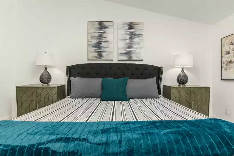 "We were able to relax and enjoy a great weekend. The hosts made us feel very welcome. We will definitely stay here on a future trip." - Tom