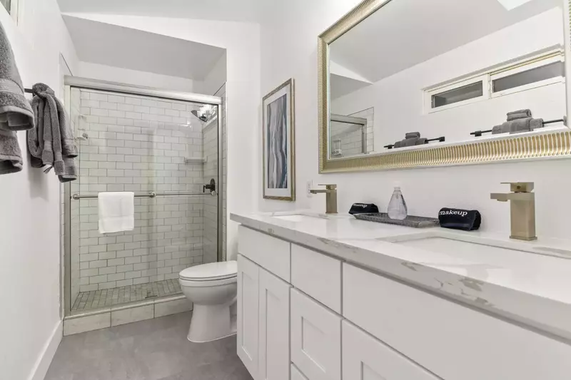 Two spacious sinks and a shower with excellent water pressure.