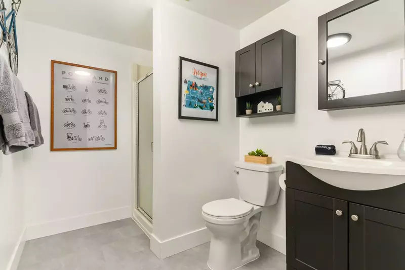 "House was very clean and cozy. We loved the amenities it had, specially the pool table." - Alondra