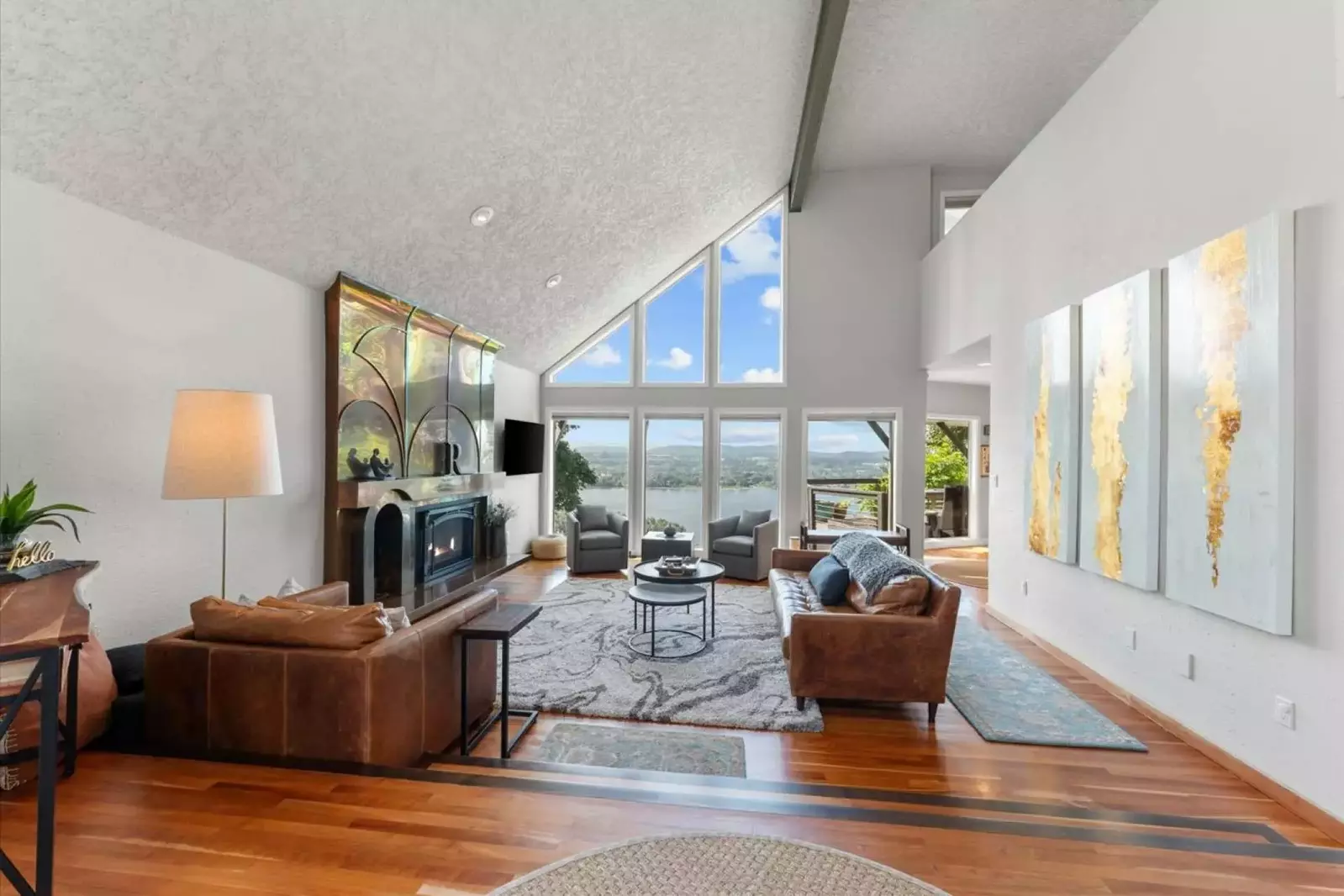 "Loved the property! We enjoyed the wildlife, views of Mt Hood, quiet and beauty of the home. Restful sleep and great family vacation." - Lynn