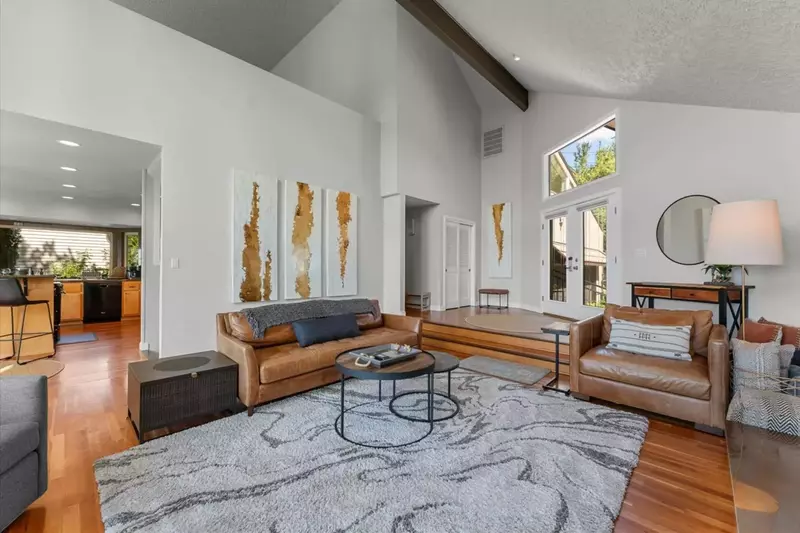 "Very responsive and gracious host! A beautiful home to spend with loved ones. Made our trip very memorable. Thank you!" - Monica