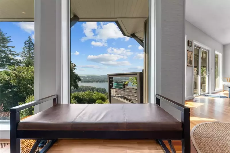 Riverview Luxury Retreat