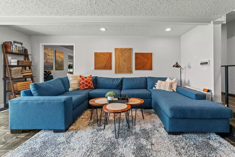 "Our 2nd time staying here and we would stay again. The host was very attentive, but kept a respectful distance. We loved staying in your home"-Sharon