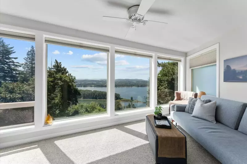 "We spent a good amount of time in Portland during our trip, and the home is located conveniently near PDX" - Vincent