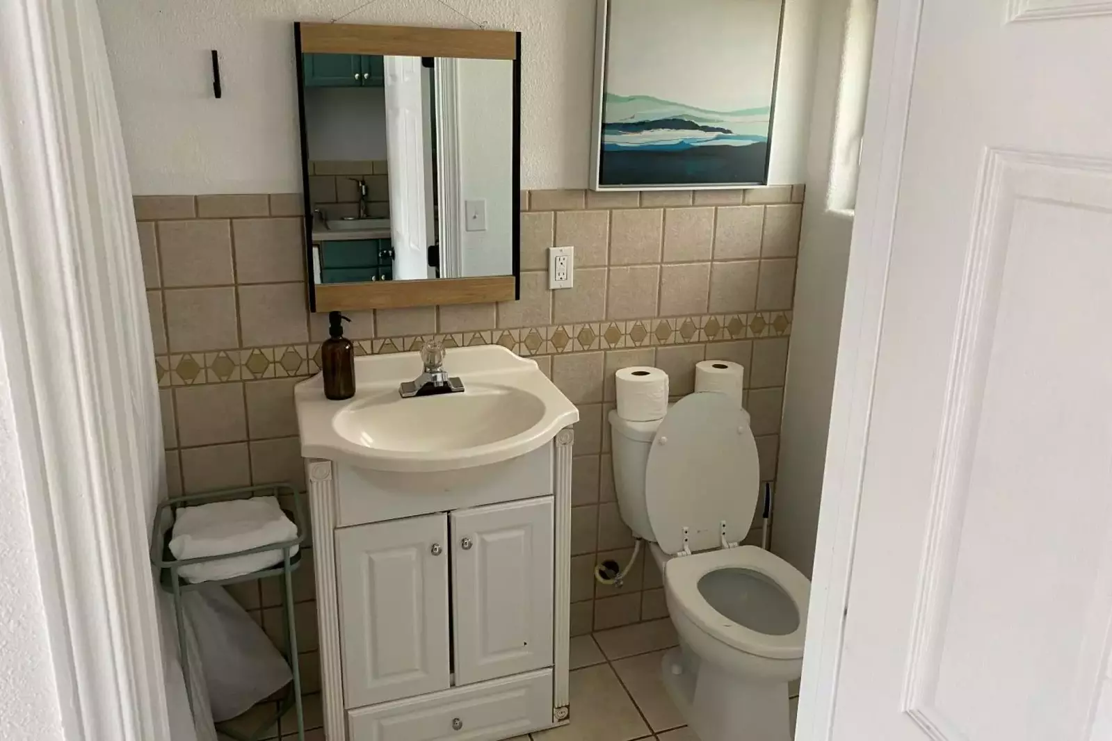 We hope we get to host you at this Sea Haven Motel Unit 3. Please reach out to us with any questions. We are happy to answer!