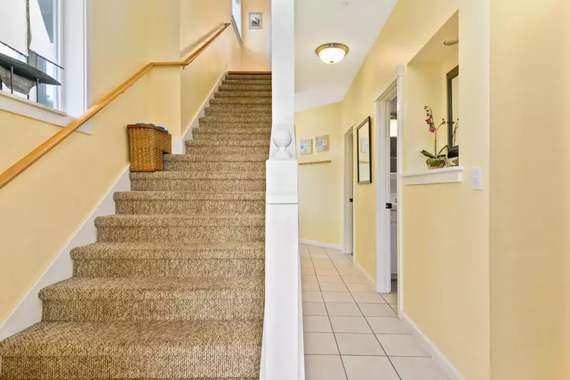 "Super cozy place. Well appointed kitchen. I loved watching football from the "daytime nap bed" as we called it on the living room." - Jesica