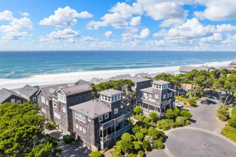 Bella Beach is a perfect place to visit if you want a quiet stay on the Oregon Coast.