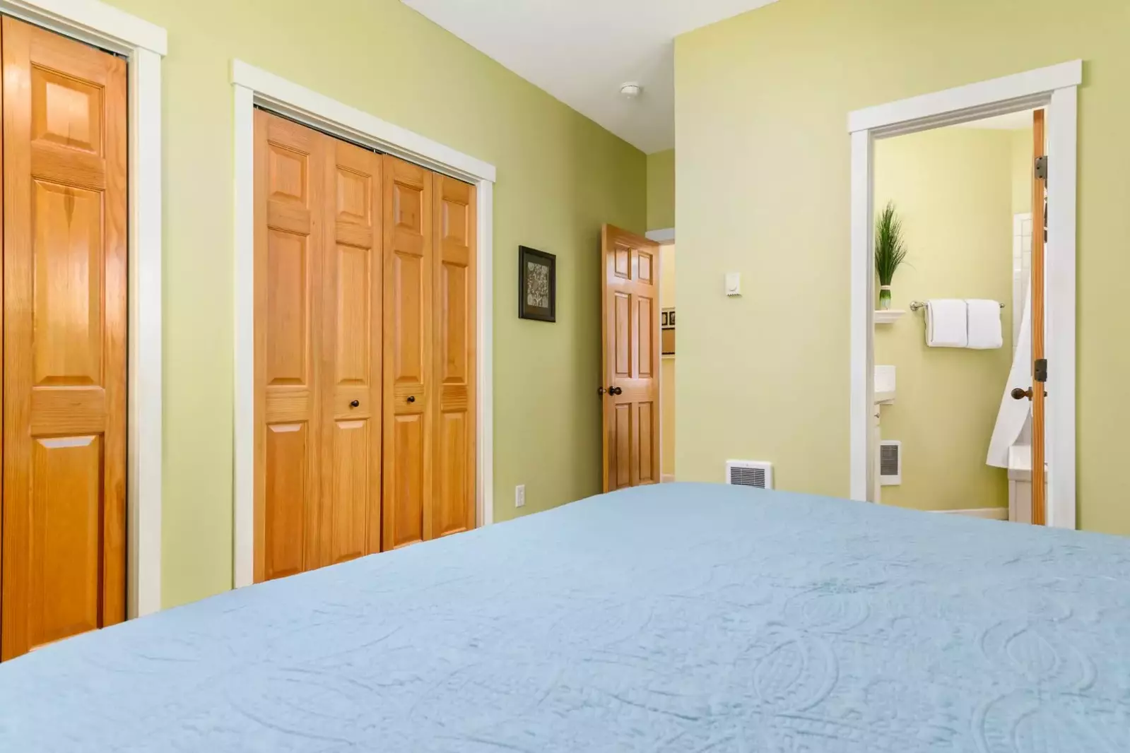 "The beds were incredibly comfortable, and the bedrooms were cozy and well-appointed. The location was absolutely one of the best" - Beth