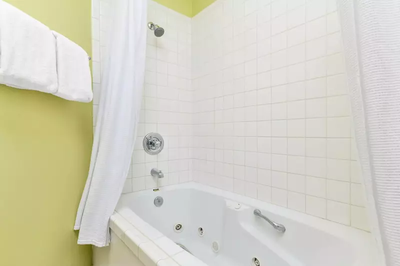 "Oh goodness! Everything about this place was perfect; all the amenities, central location. It really fit the bill for rest and recharge!!" - Jodie