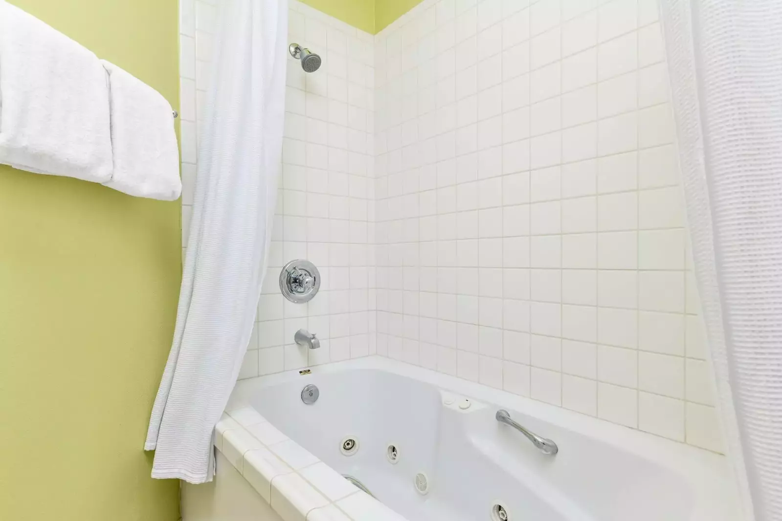 "Oh goodness! Everything about this place was perfect; all the amenities, central location. It really fit the bill for rest and recharge!!" - Jodie