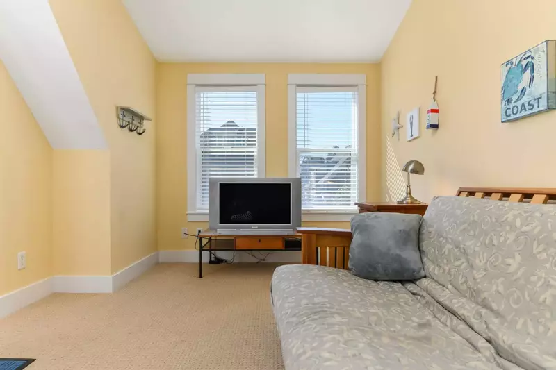 "Starfish Cottage was just as advertised! Quiet, clean, good location, close to the beach! We would love to stay again next time" - Karli