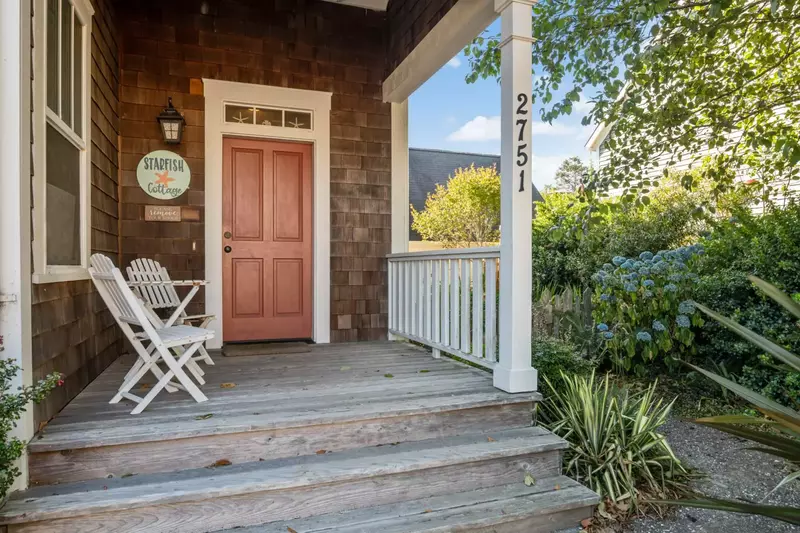 Lincoln City is a vibrant coastal town with ample shops, restaurants, bars, activities, hikes, and more!