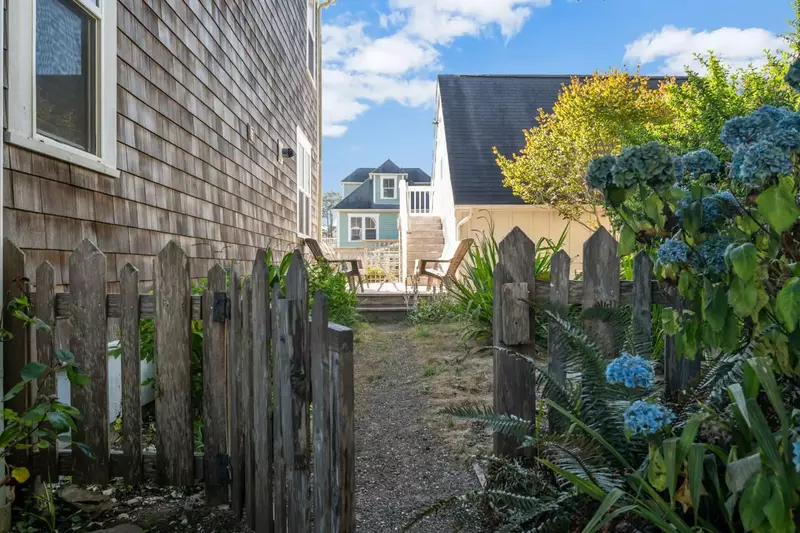 "We had a wonderful stay and the space was perfect for our needs. The host provided excellent instructions and resources that were helpful" -Elizabeth