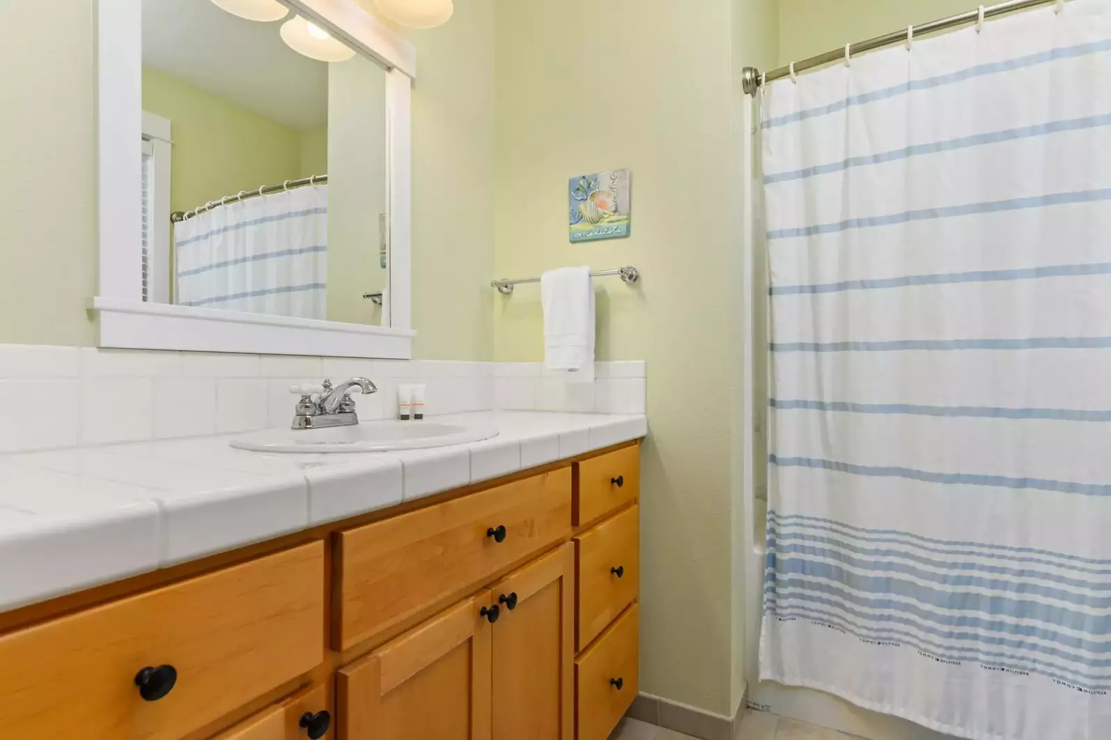 With 2.5 bathrooms everyone staying here has ample privacy.