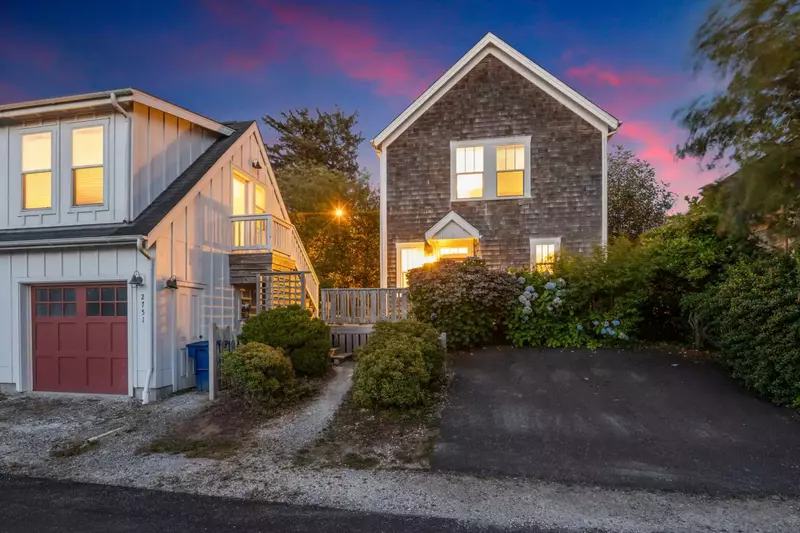 Starfish is a lovely home, nicely furnished, in good condition and clean.  -Marina C.