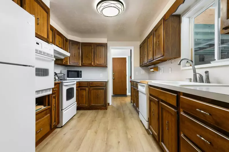 "The kitchen was fully stocked, and there was abundant space for our family of five." - Elizabeth