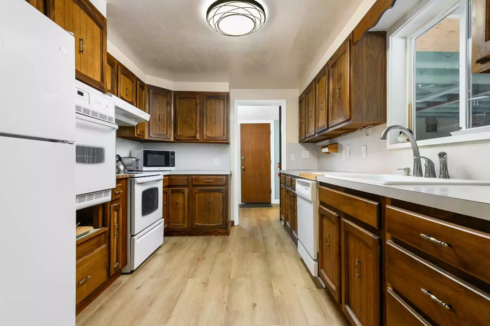 "The kitchen was fully stocked, and there was abundant space for our family of five." - Elizabeth