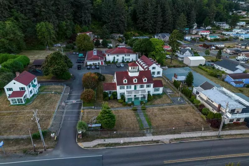 "We loved being so close to the pier since we crab/fish." - Nia