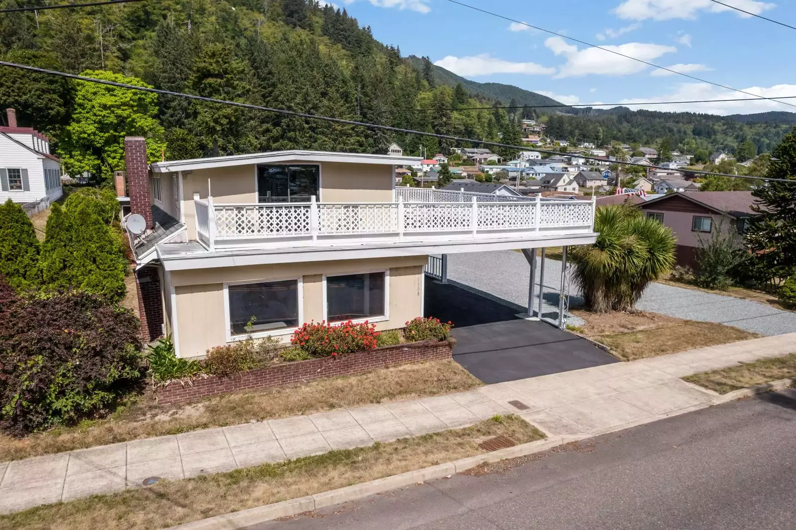 "Beautiful sunset view from the dock/jetty across the street from the home. Kitchen and outdoor space were awesome!" - Joy