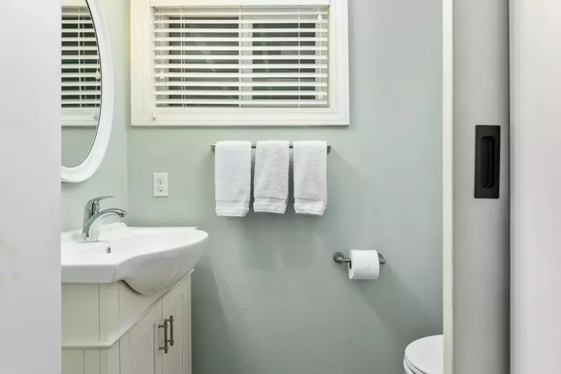 "Excellent home for larger groups, plenty of space for gathering, clean, tidy & thoughtful touches" - Kassia