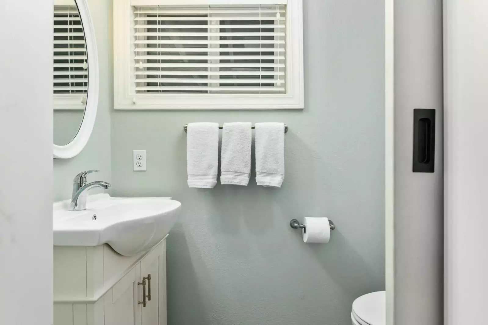 "Excellent home for larger groups, plenty of space for gathering, clean, tidy & thoughtful touches" - Kassia