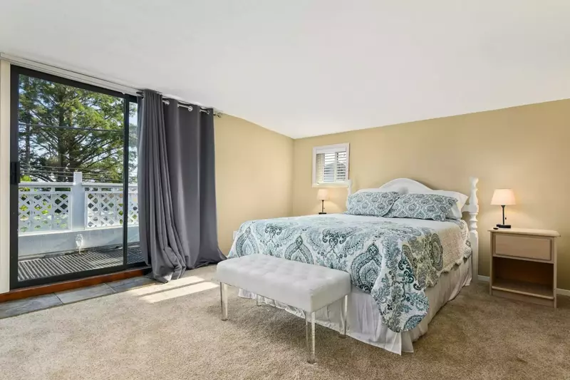 This room has an exquisite design, a comfy bed, and great views!