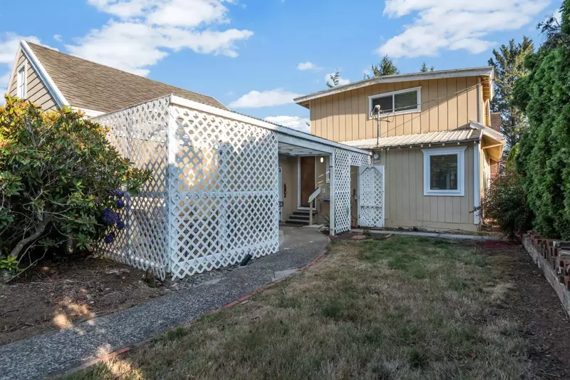 "We had more than enough space to spread out or get together for games and meals. 7 of us were very comfortable staying here." - Jeremy