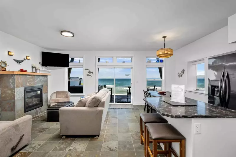 Welcome to the Glimmering Sands. We hope we get to host you at this one of a kind ocean view rental. Please reach out with any questions.