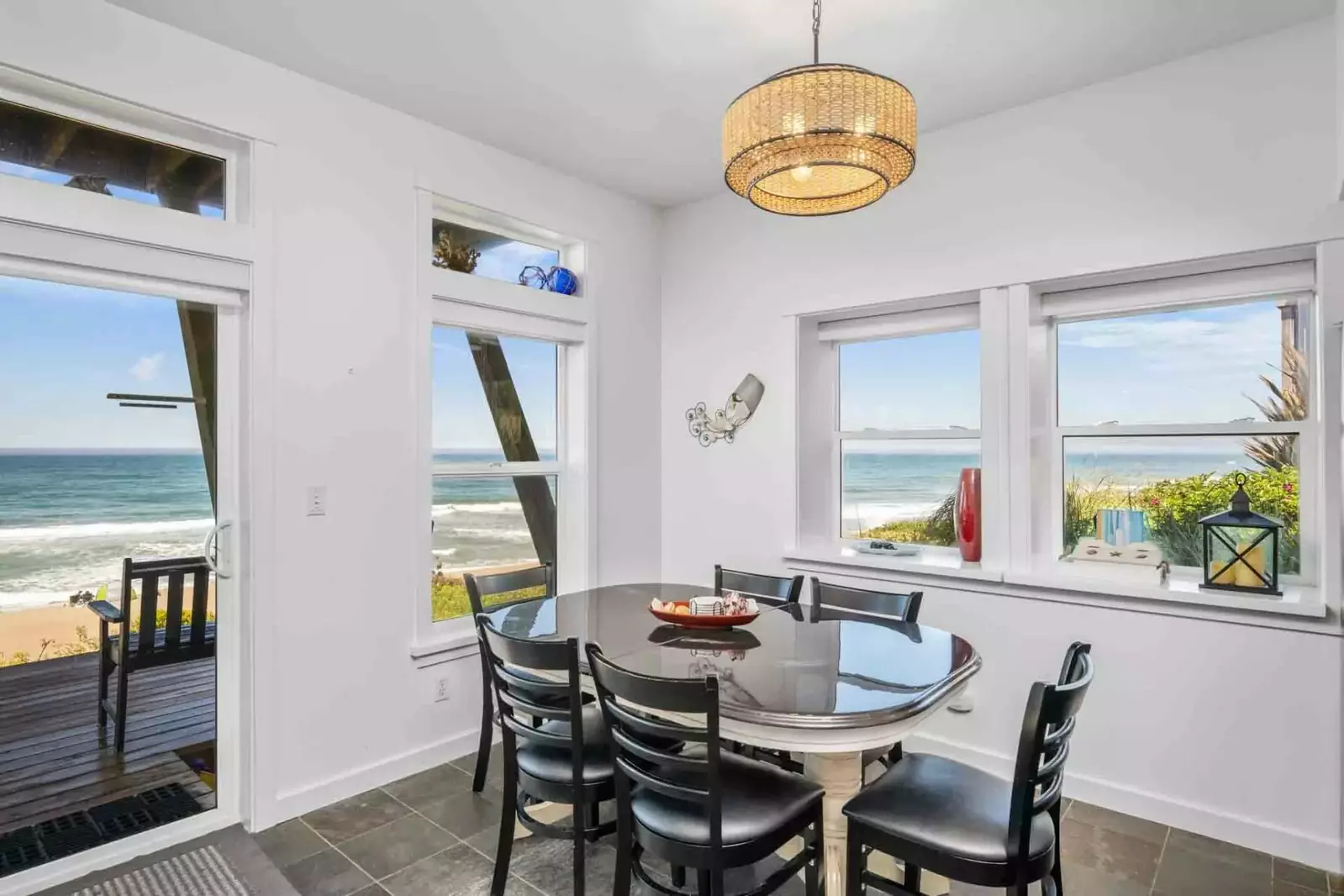 "We happened to be there for the King Tide, it was a great view of the ocean from the living room! Very clean and great communication." - Liz