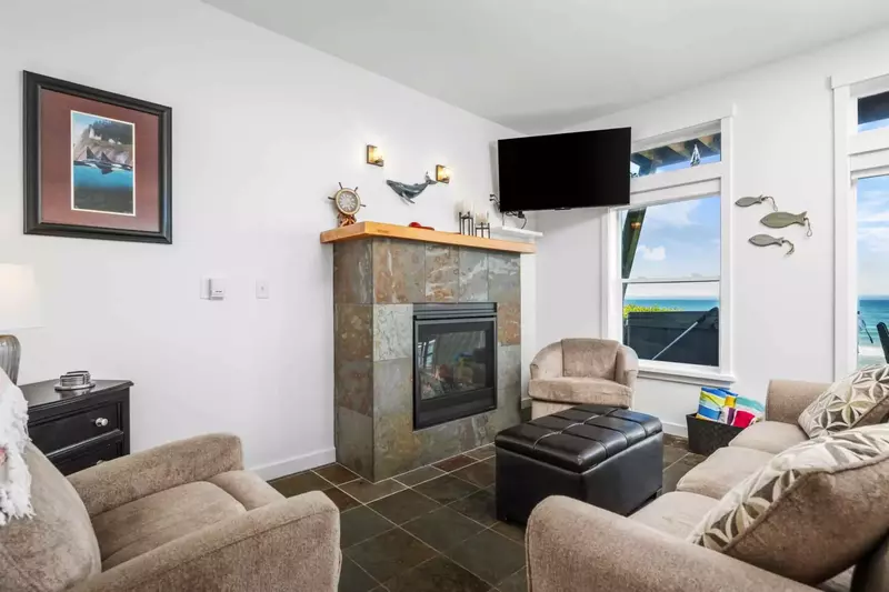 "Well equipped and very comfortable beachfront stay for our weekend getaway." - Rose