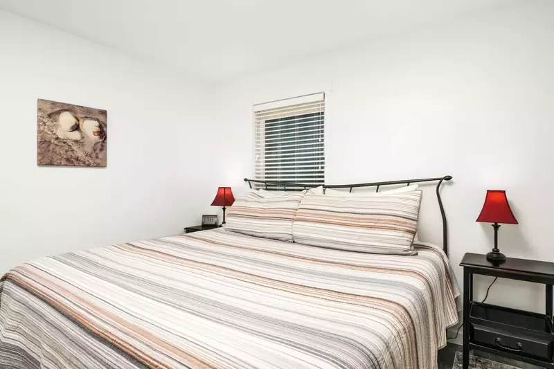 Fantastic location. Great beds and amenities. - Laura