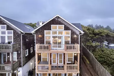 Wonderful Beachfront two story townhouse. Light and spacious. Just feet to the beach.  -Janice J.