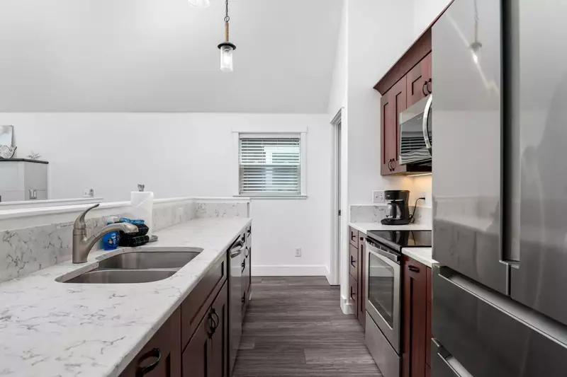 Cook delicious meals for breakfast, lunch, and dinner in this fully equipped kitchen. We suggest grabbing some seafood from a local market.