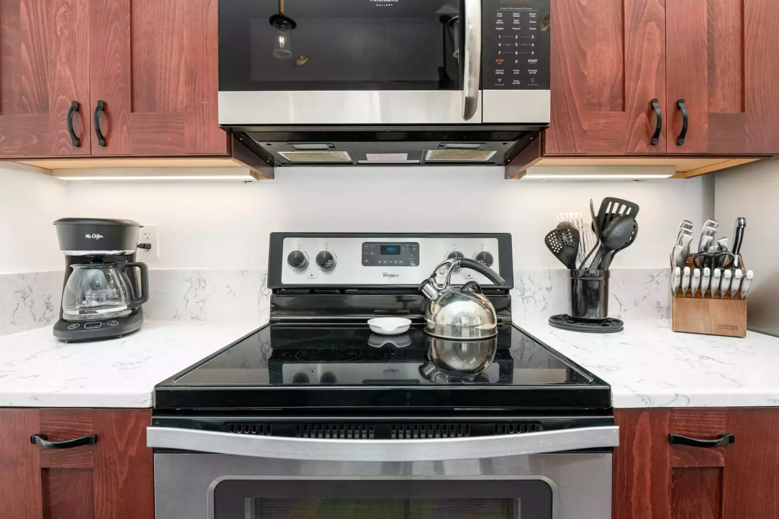 "It was clean, well stocked, and comfortable. The beach access was easy and safe." - Lindsey