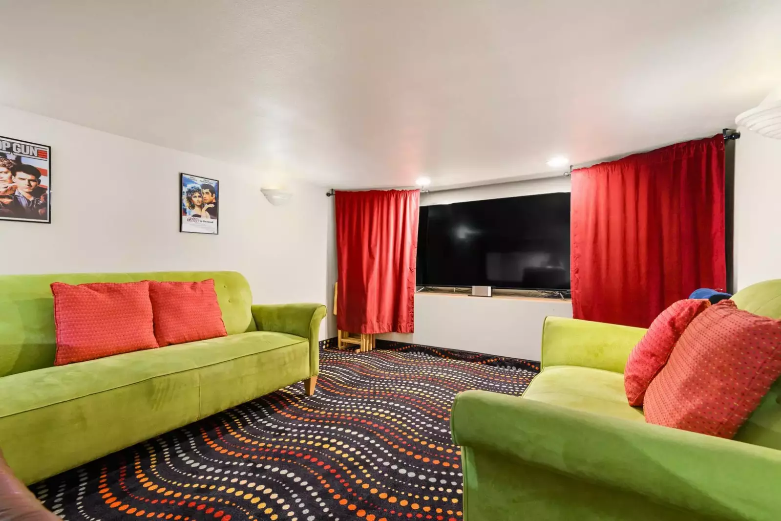 This was a fantastic home! I wasn't expecting the number of amenities it offered! We had a movie night and game night for the evenings where it rained