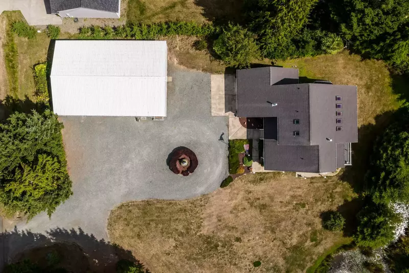 Great location for family or friends to be together. Very close to everything downtown Rockaway.  -Julie W.