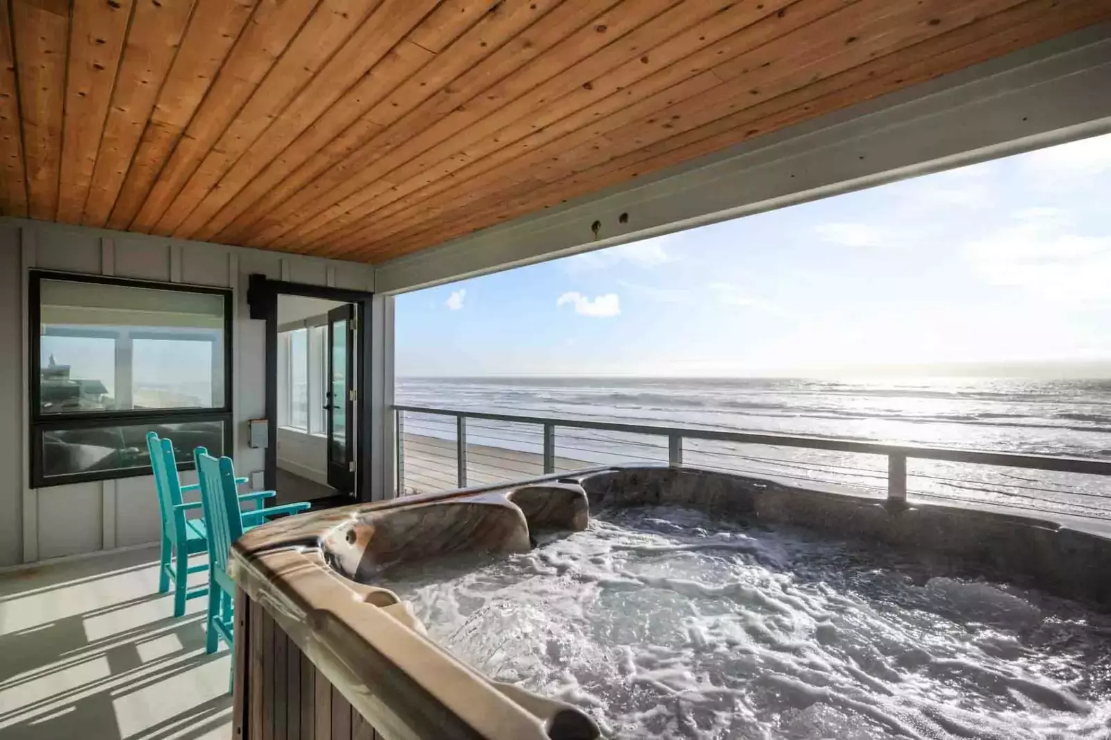 "Beautiful home, clean hot tub. It was fantastic! We’ll be back" - Amy