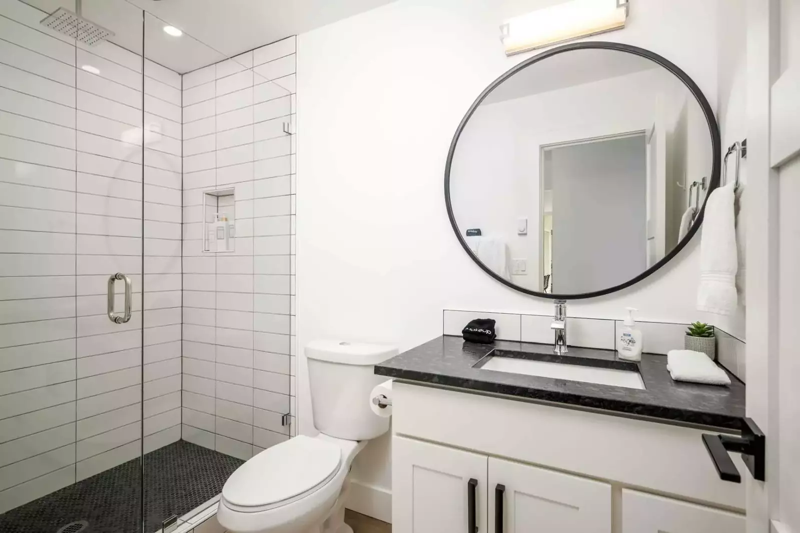 " A well stocked kitchen, laundry on both floors, ample bathrooms. We will be booking this house again for sure." - CaSaundra