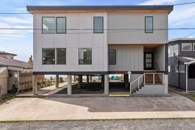 Rockaway Beach is south of Cannon Beach and north of Tillamook. Use this rental as a base camp to explore the Oregon Coast.