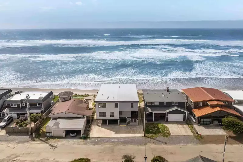 "The house was incredibly clean and very comfortable. We enjoyed it immensely and would stay there again!" - Monica