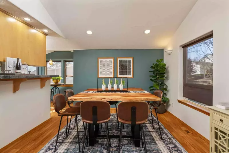 Dogwood Villa is the quiet and lovely Willamette Valley town of Dundee.