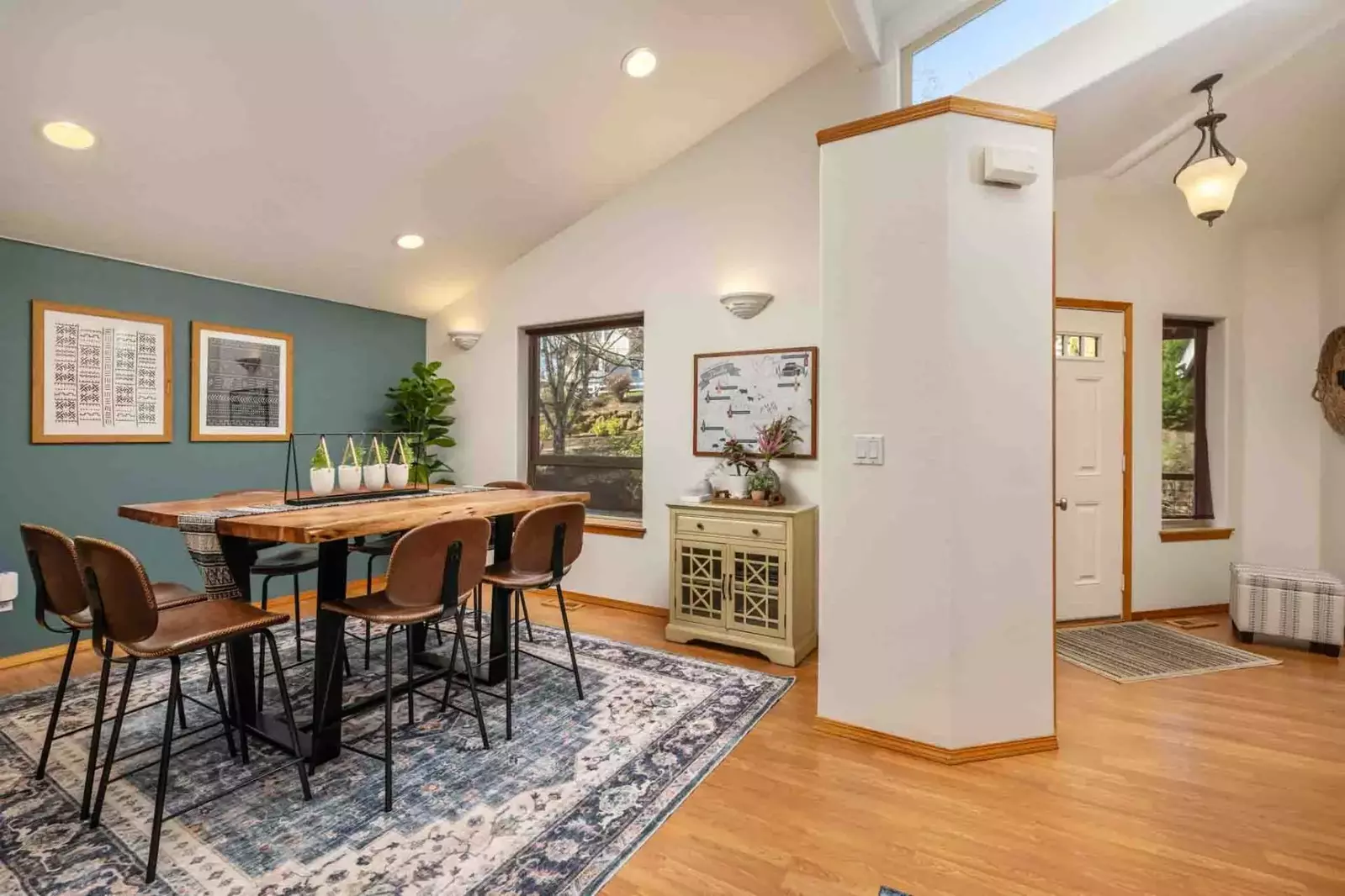 Dundee is a small town just outside of Newberg. There are excellent restaurants in town and the nearby countryside is full of wineries and vineyards.