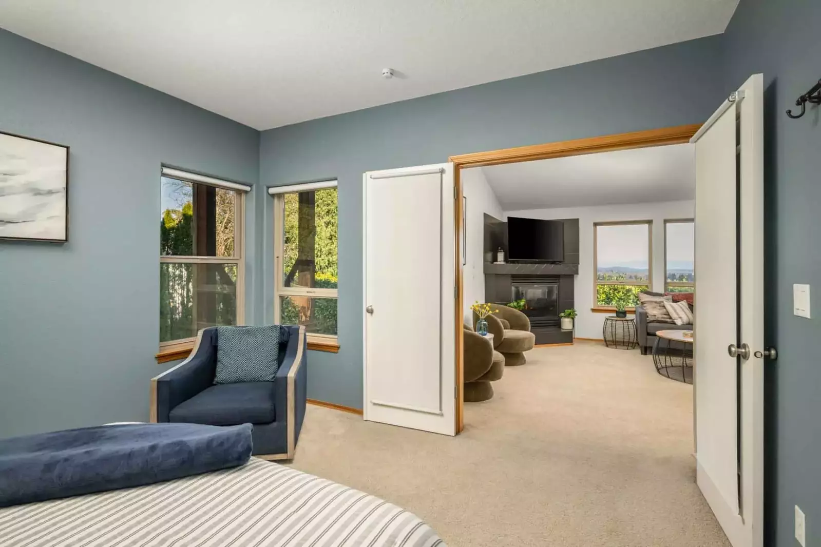 "Stayed here with a groups of moms. Loved that there were 5 bedrooms and walking distance to downtown Dundee! Beautiful views!" - Nora