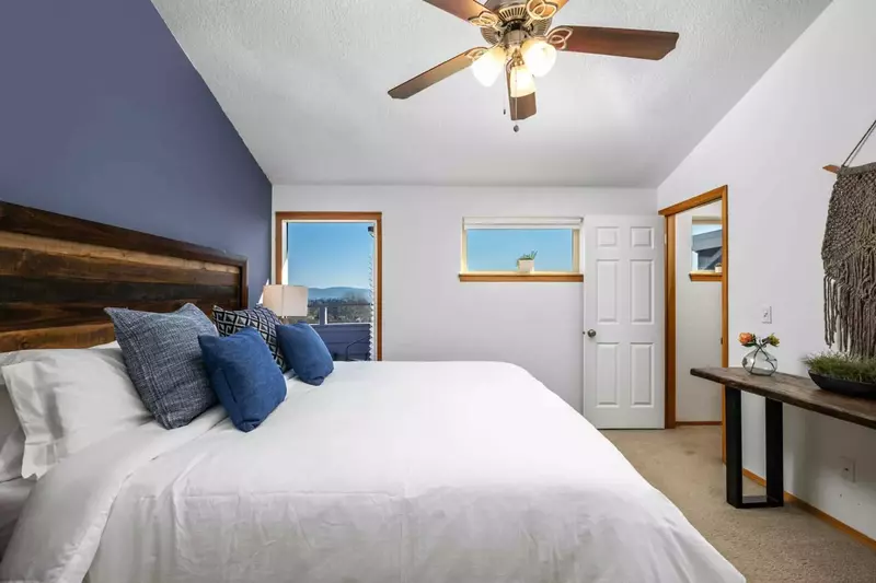 "Comfortable beds in every room! Plenty of room! Great service and communication with the host! We just loved everything! Fantastic location!" - Sari