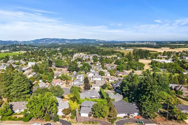 "Loves the wine tasting close by, house was stocked with great games and the grandkids loved walking to the park." - Kelly D.