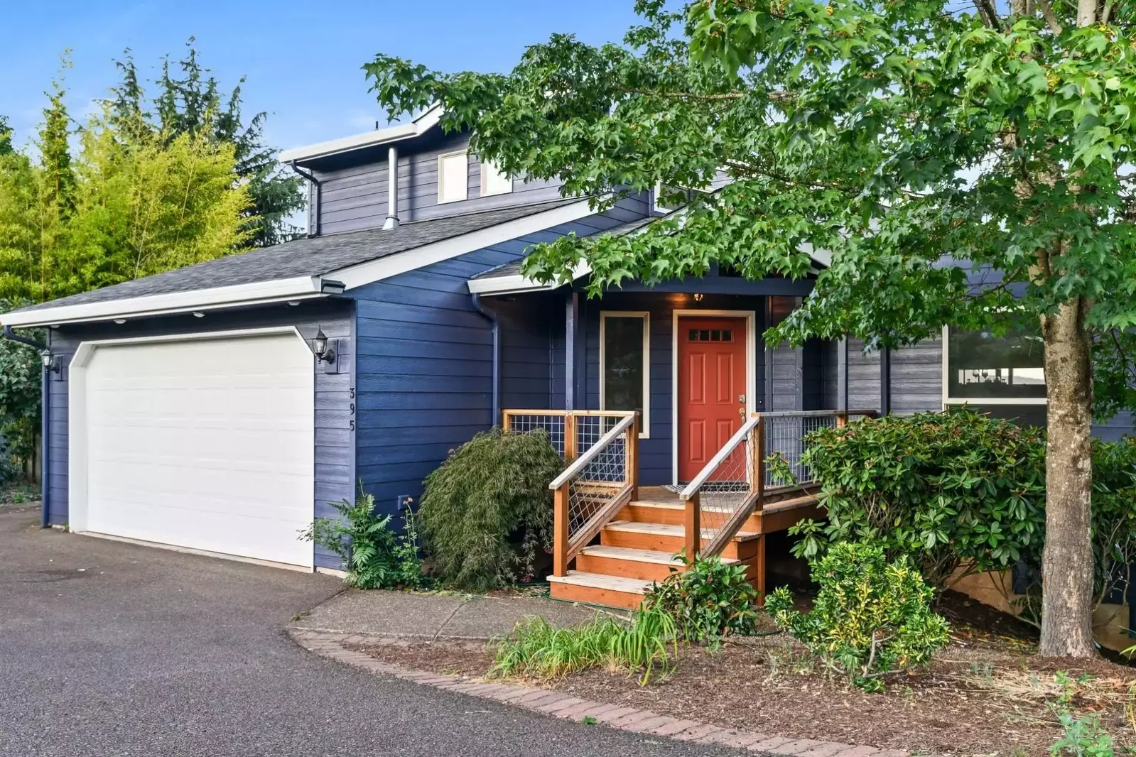 "Loved this house! Great location, awesome patios, helpful recommendations, awesome response time." - Courtney