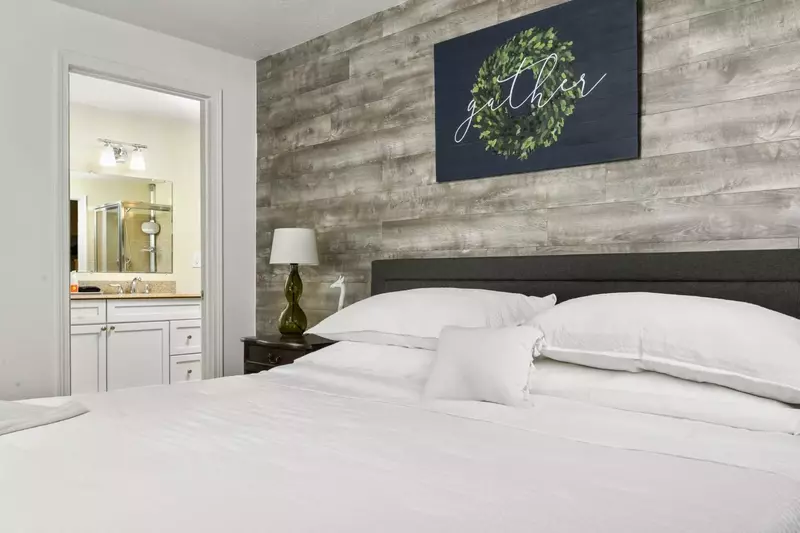 "Well equipped kitchen, comfortable mattresses. Good location in quiet neighborhood." - Sandra